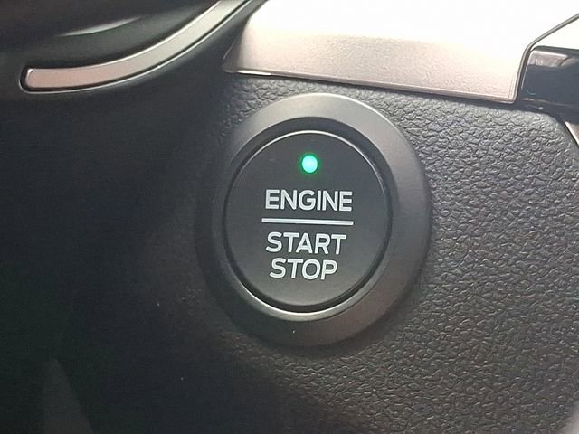 Used 2020 Ford Escape SE image 23