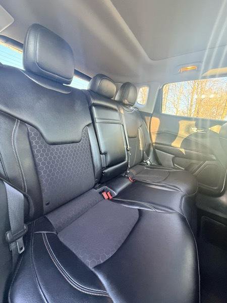 Used 2018 Jeep Compass Latitude w/ Popular Equipment Group image 12