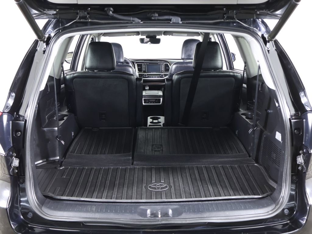 Used 2019 Toyota Highlander XLE AWD/4WD image 21