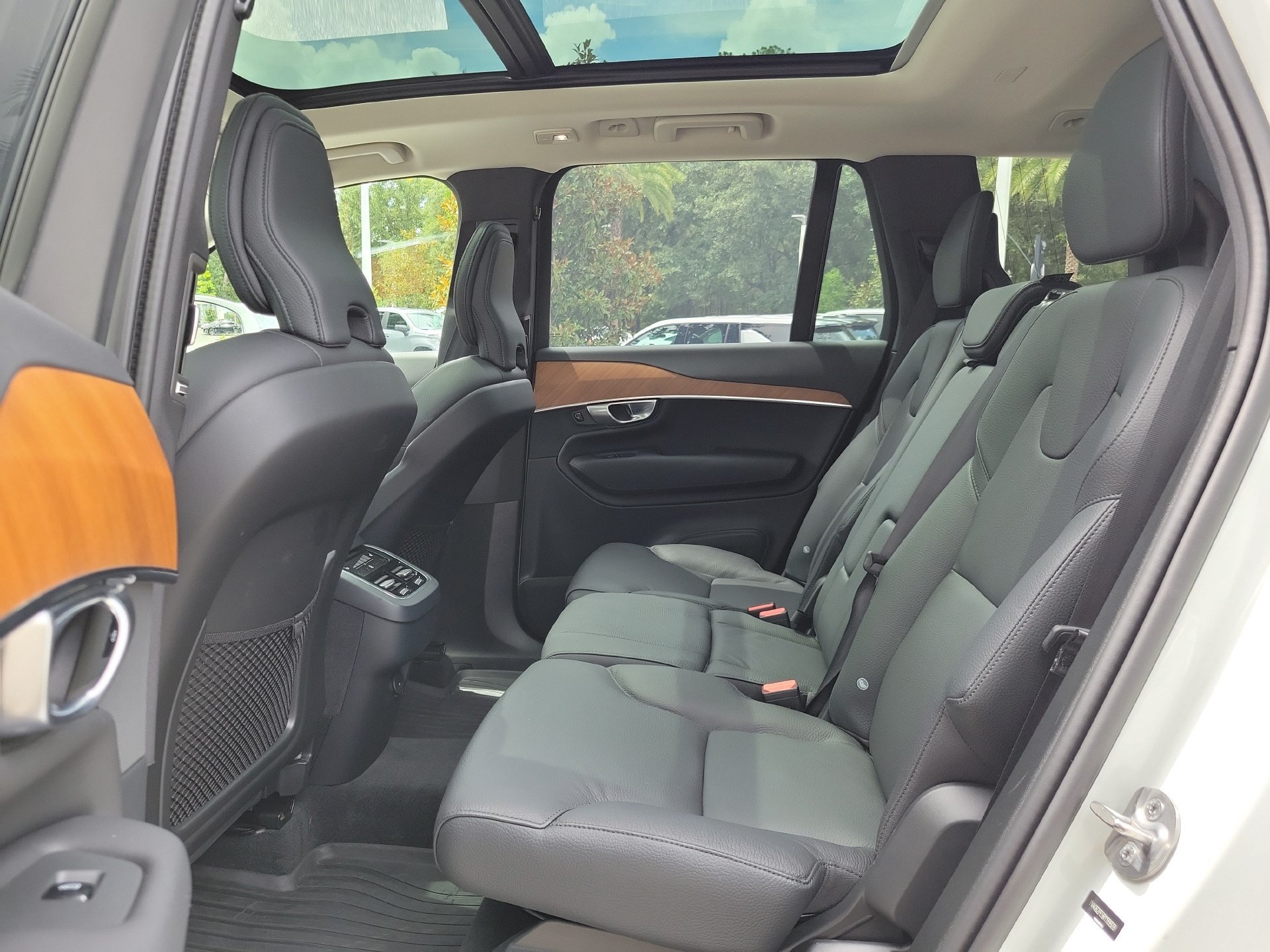 Used 2024 Volvo XC90 B6 Plus AWD/4WD image 18