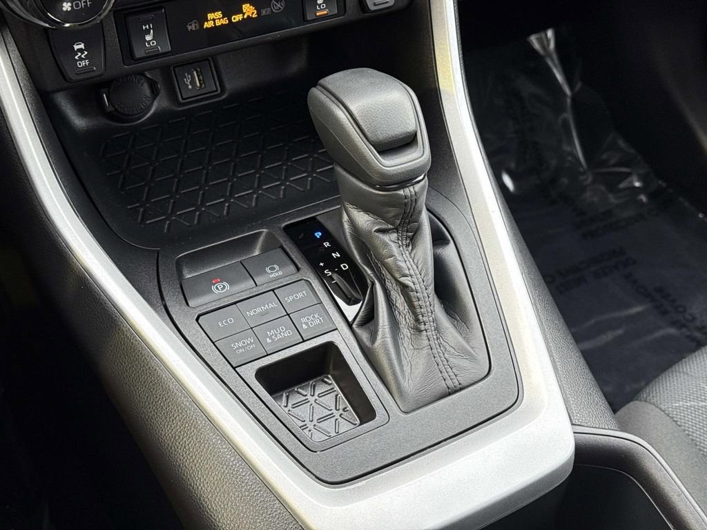 Used 2025 Toyota RAV4 XLE image 14