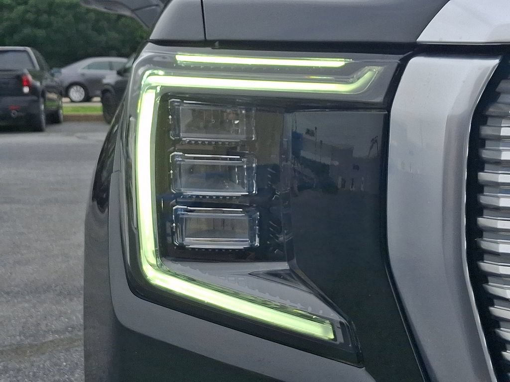 Used 2022 GMC Yukon Denali AWD/4WD image 9