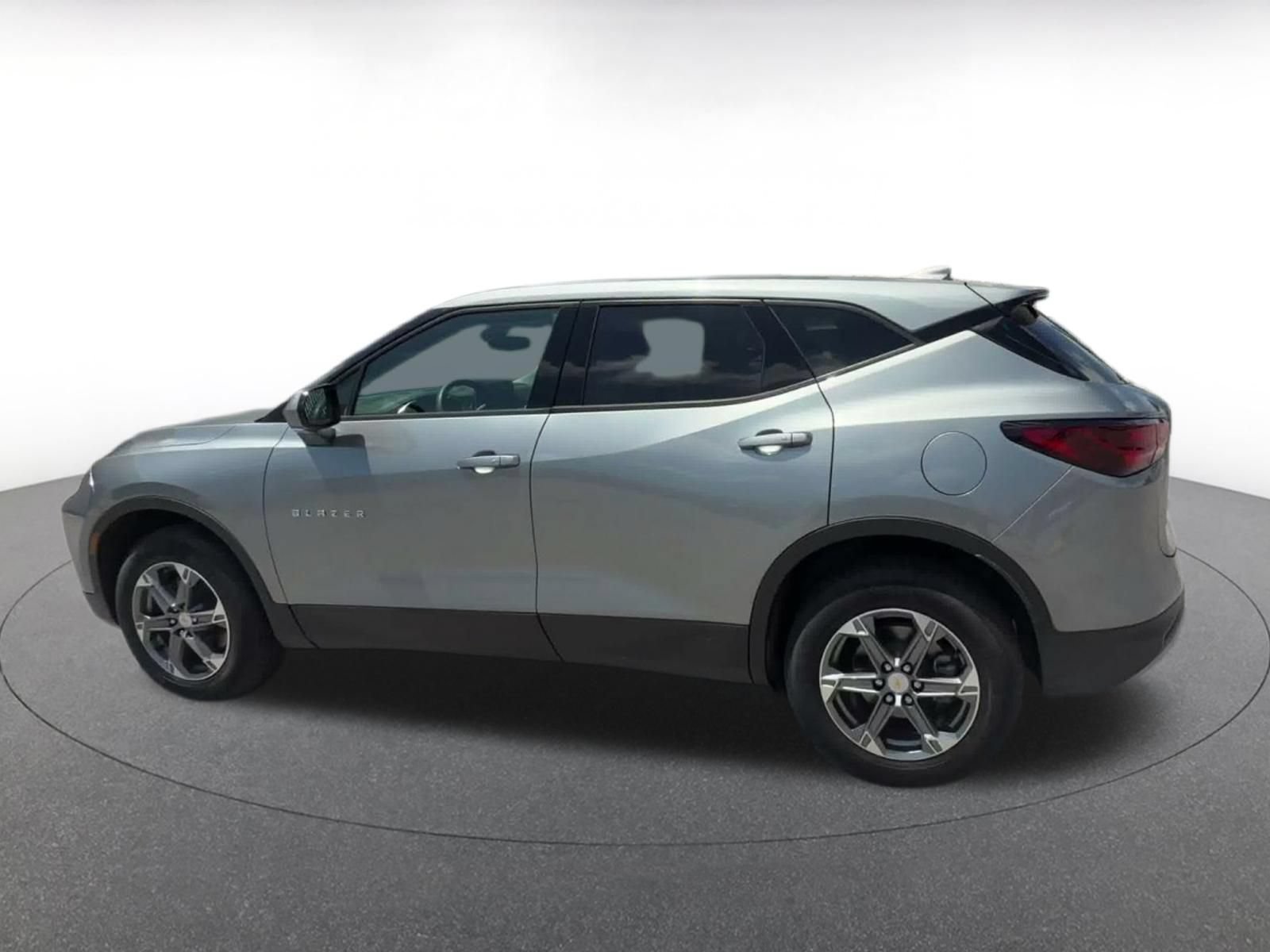 Used 2025 Chevrolet Blazer LT FWD image 12