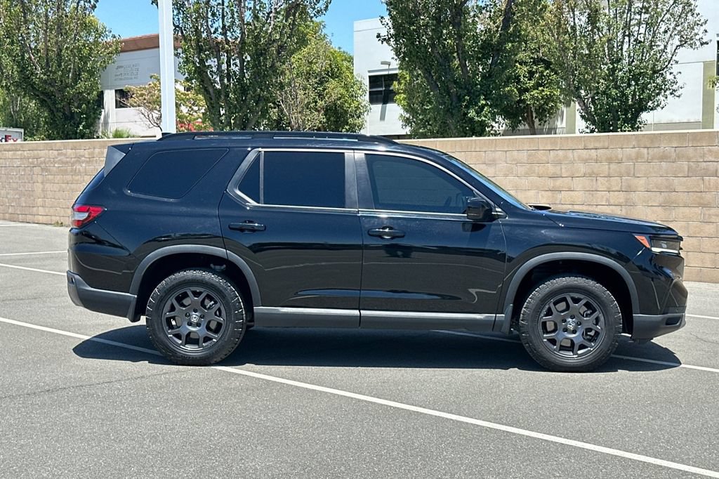 Certified 2025 Honda Pilot TrailSport image 3