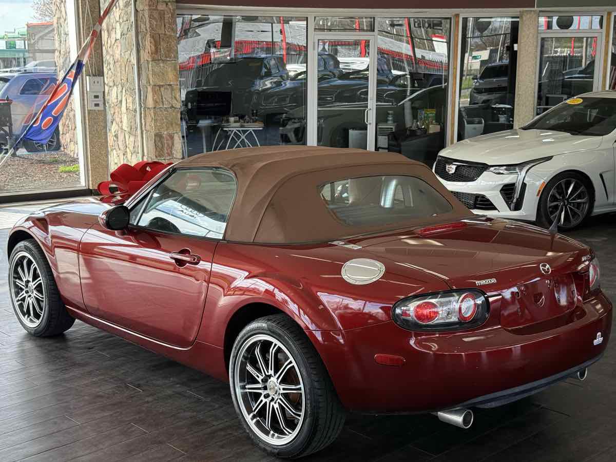 Used 2006 MAZDA MX-5 Miata Grand Touring w/ Premium Pkg RWD image 13