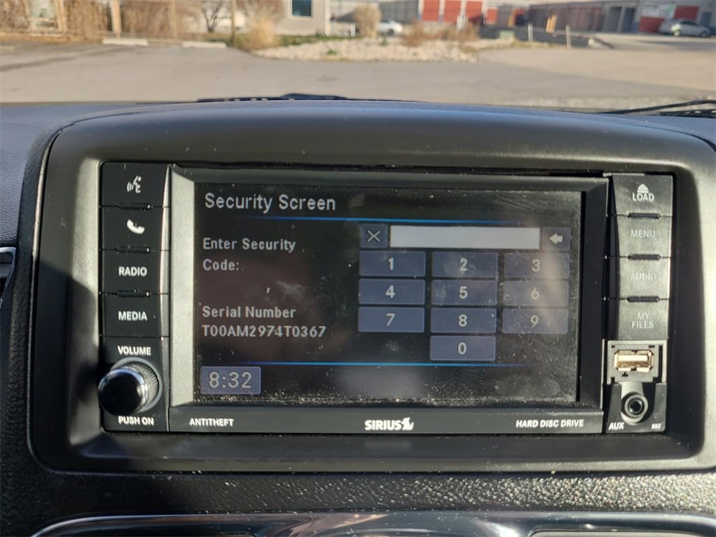 Used 2015 Chrysler Town & Country Touring image 19