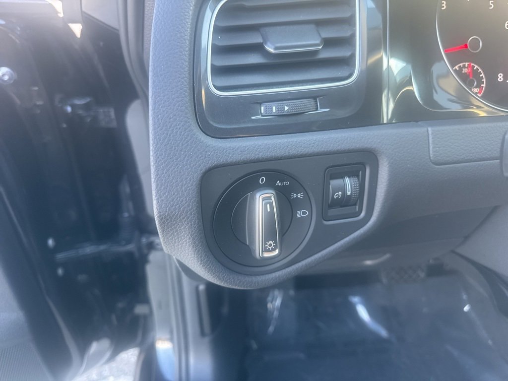 Used 2018 Volkswagen Golf S image 24