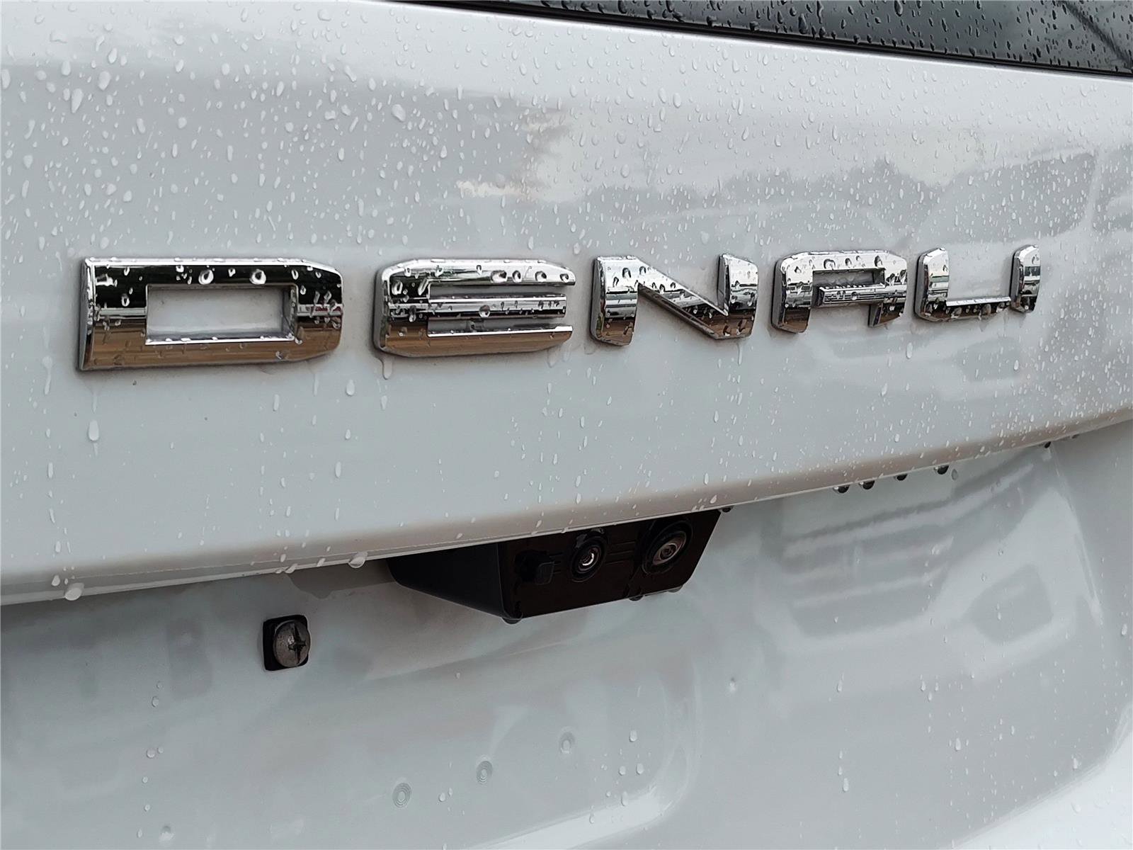 Used 2026 GMC Yukon Denali Ultimate AWD/4WD image 6