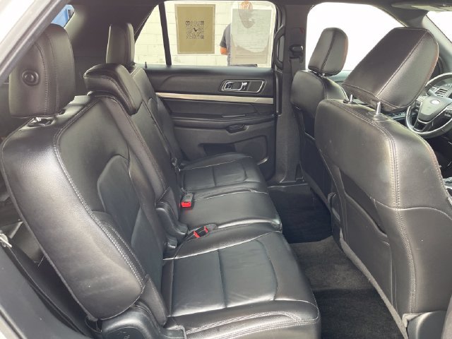 Used 2018 Ford Explorer XLT w/ Equipment Group 202A AWD/4WD image 36