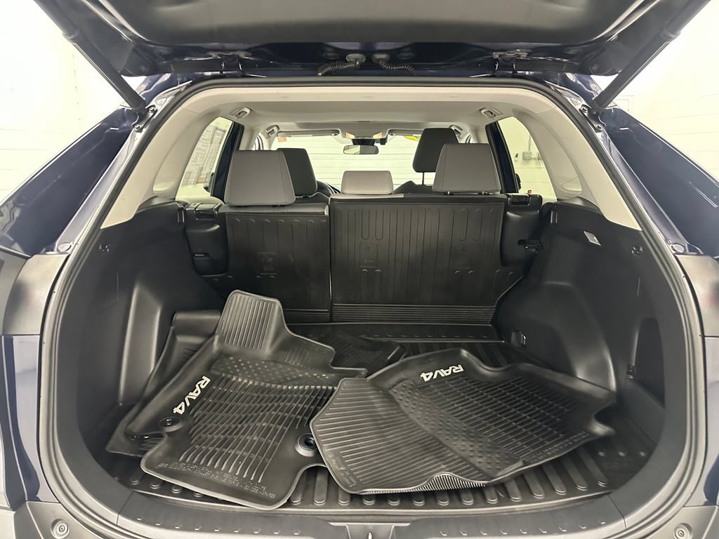 Used 2019 Toyota RAV4 XLE AWD/4WD image 16
