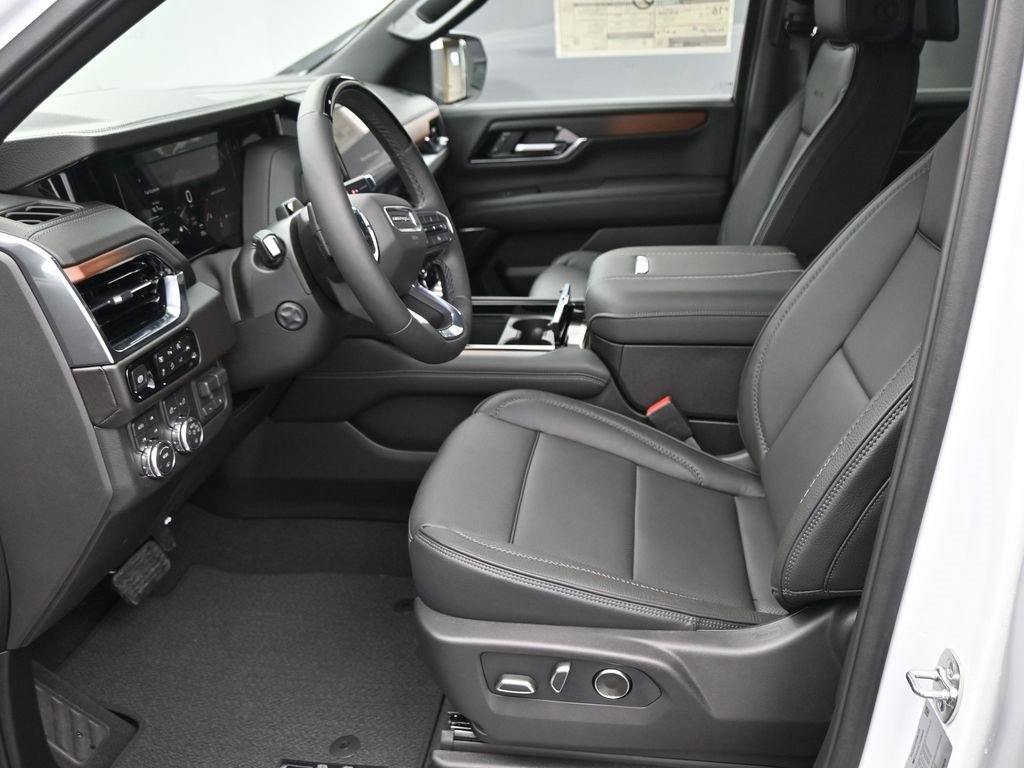New 2025 GMC Yukon XL Denali w/ Denali Reserve Package image 9