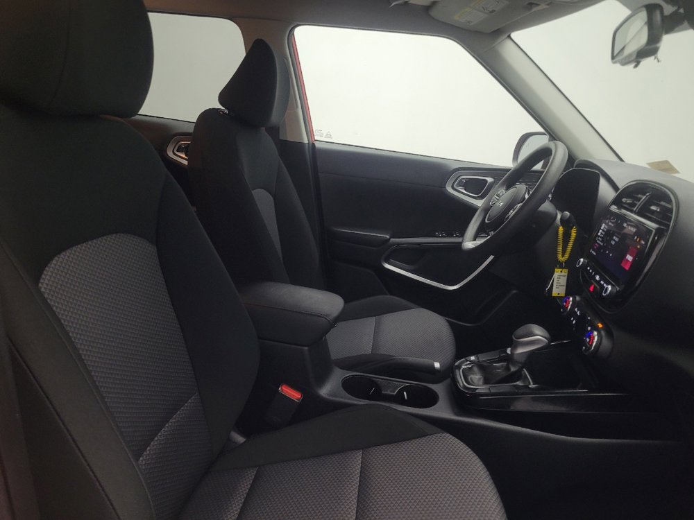 Used 2025 Kia Soul S FWD image 21