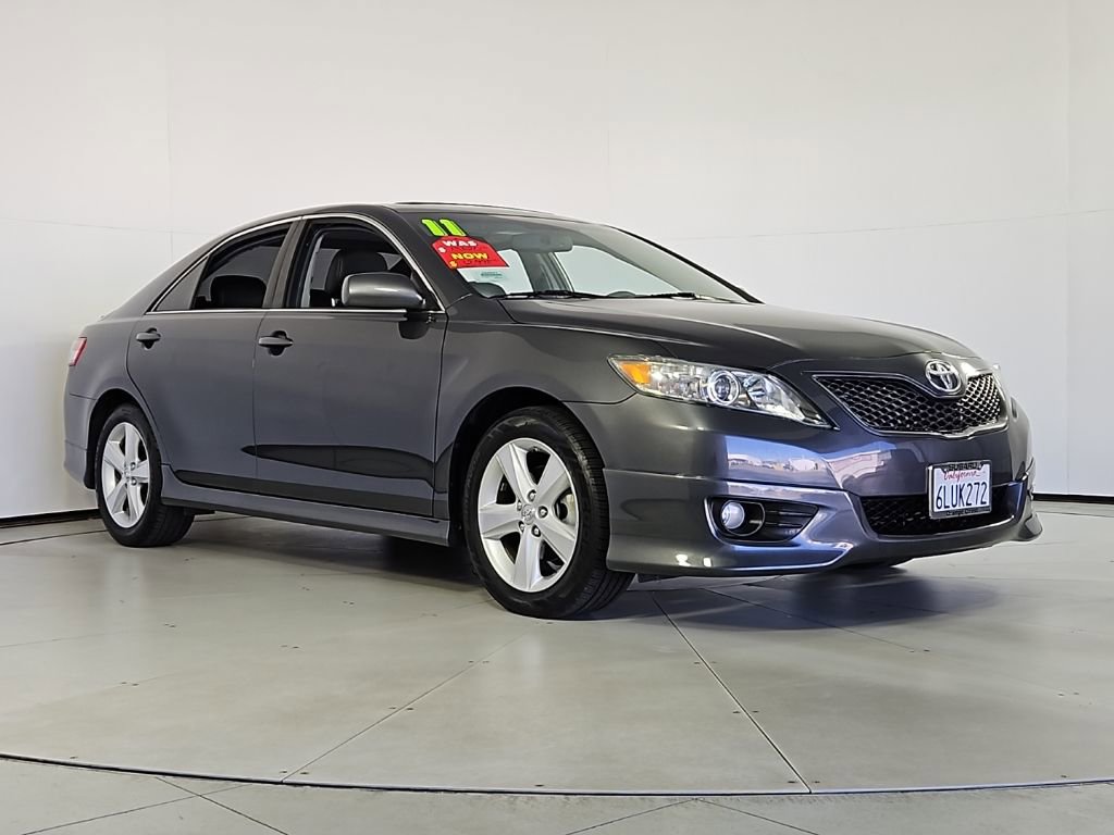 Used 2011 Toyota Camry SE w/ SE/XLE Extra-Value Pkg image 4