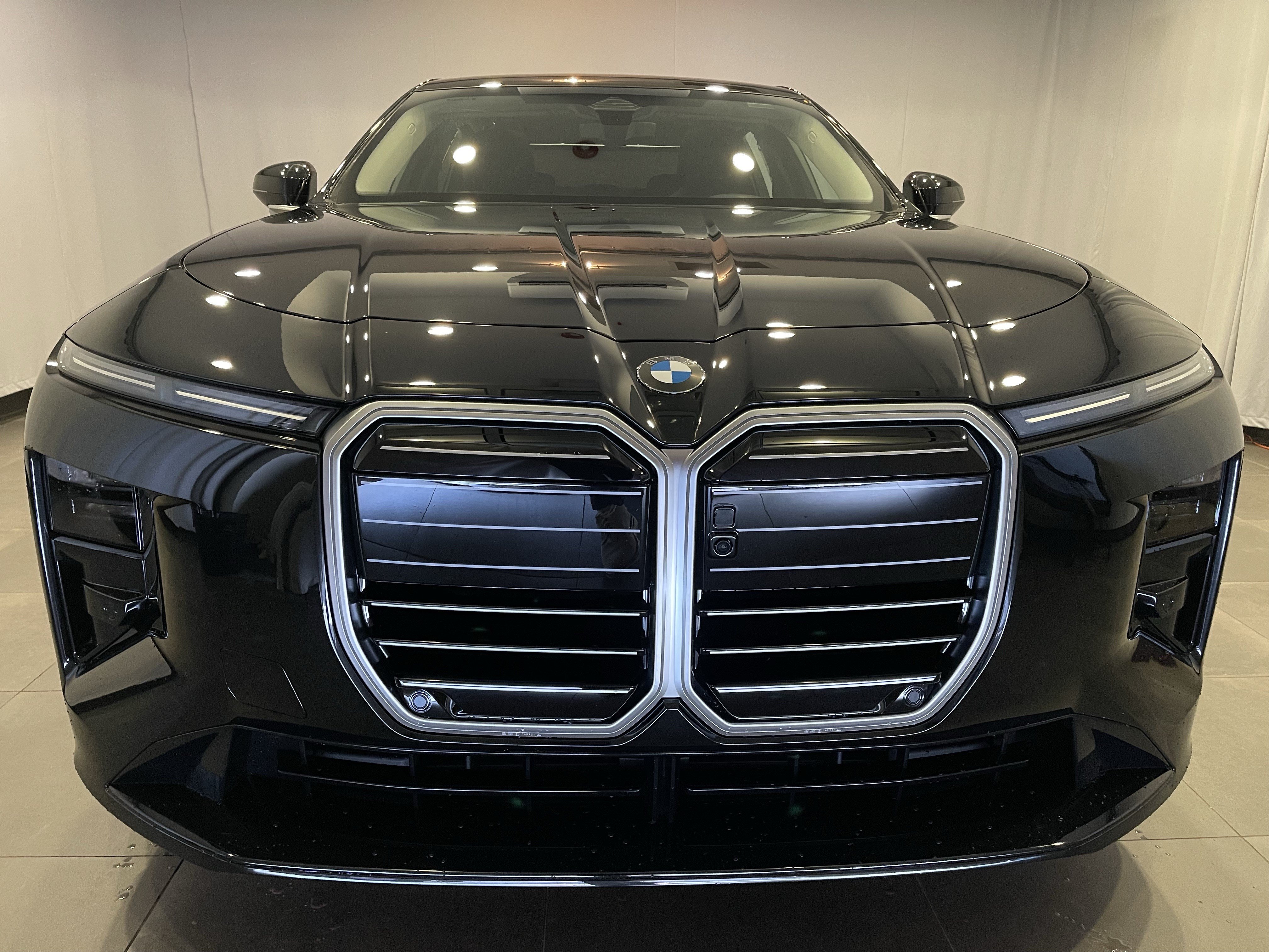 New 2027 BMW 740i xDrive w/ Premium Package AWD/4WD image 2