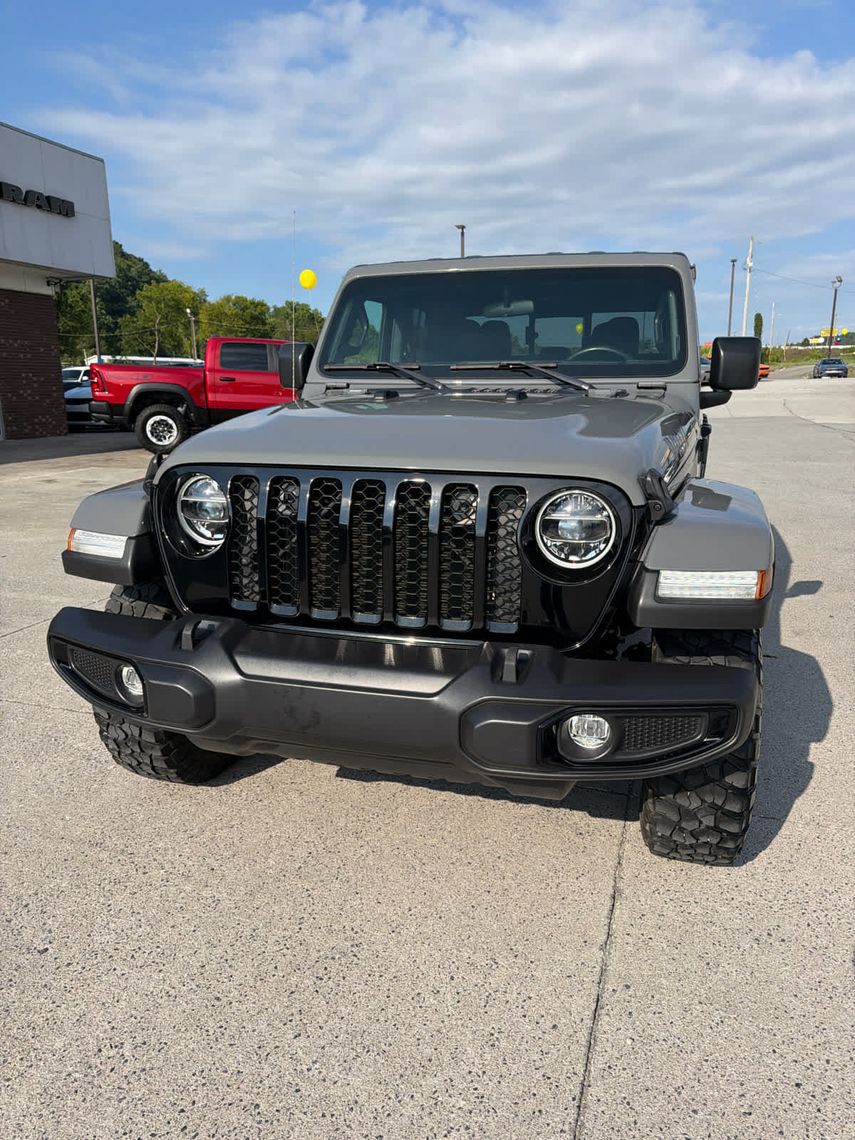 Used 2022 Jeep Gladiator Sport AWD/4WD image 3