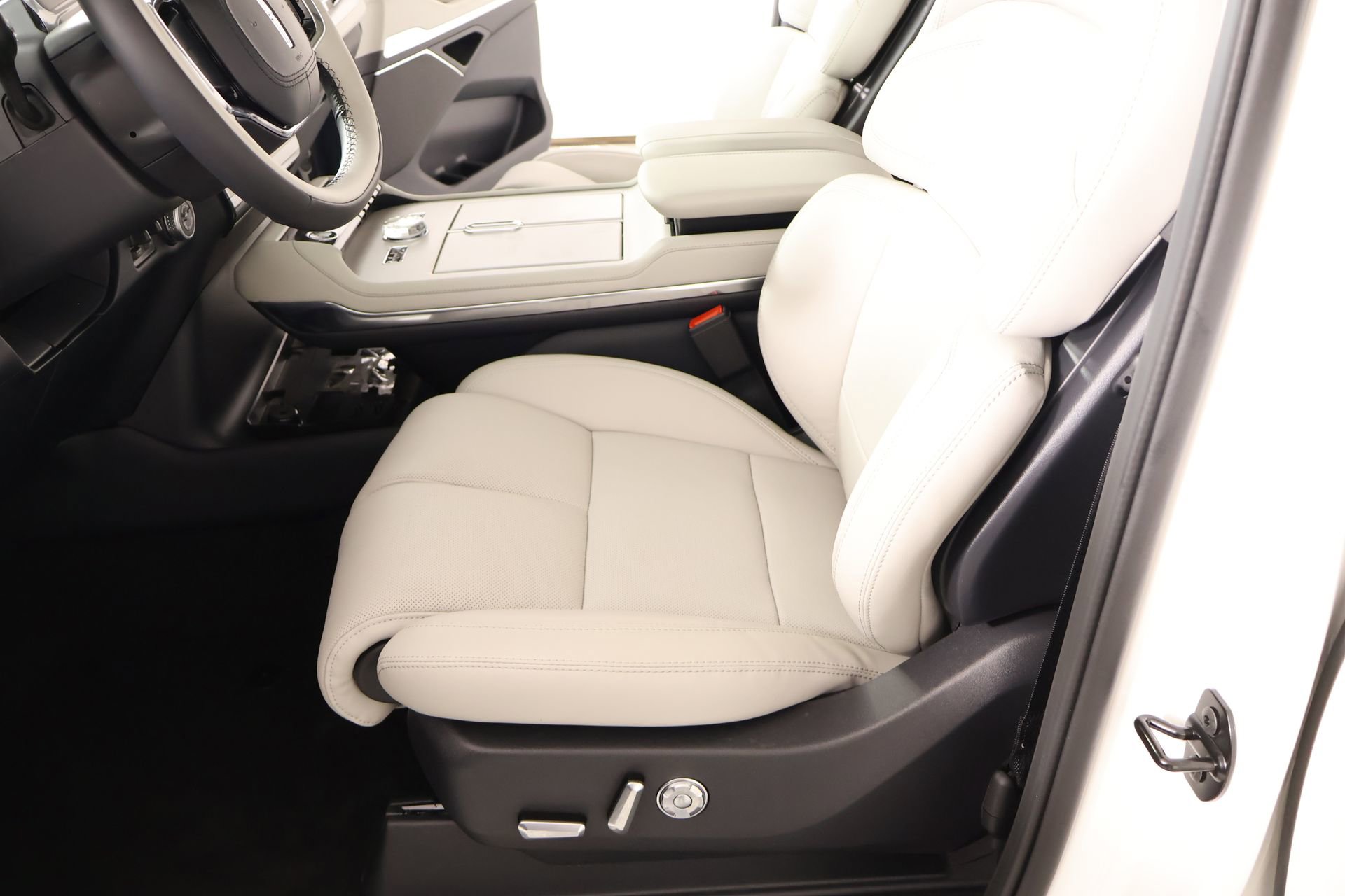 New 2026 Lincoln Navigator Reserve w/ Jet Appearance Package image 12