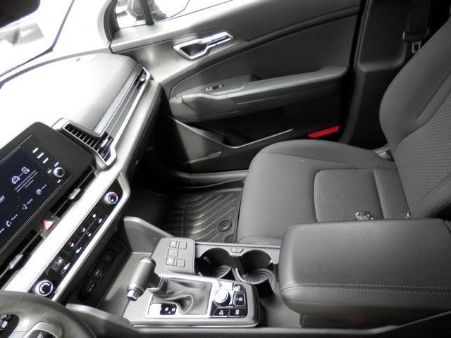 Used 2023 Kia Sportage LX AWD/4WD image 25