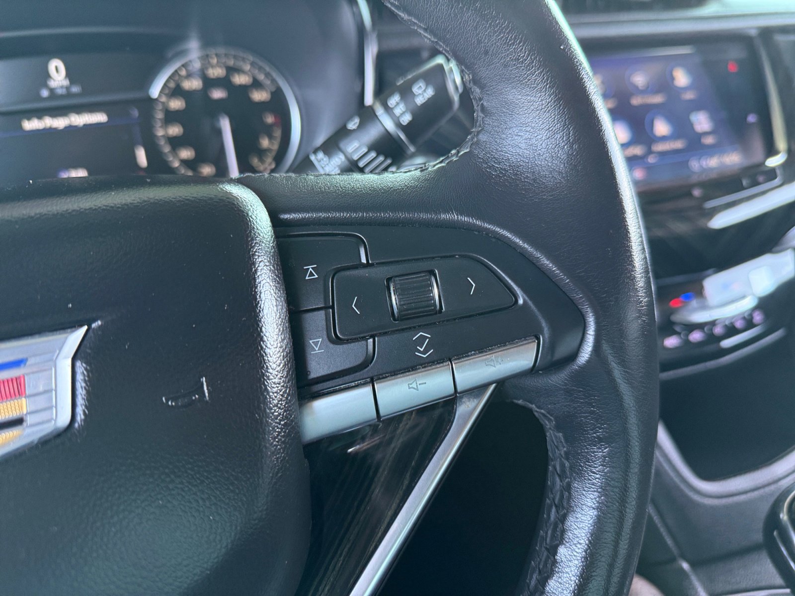 Used 2020 Cadillac XT6 Premium Luxury image 18