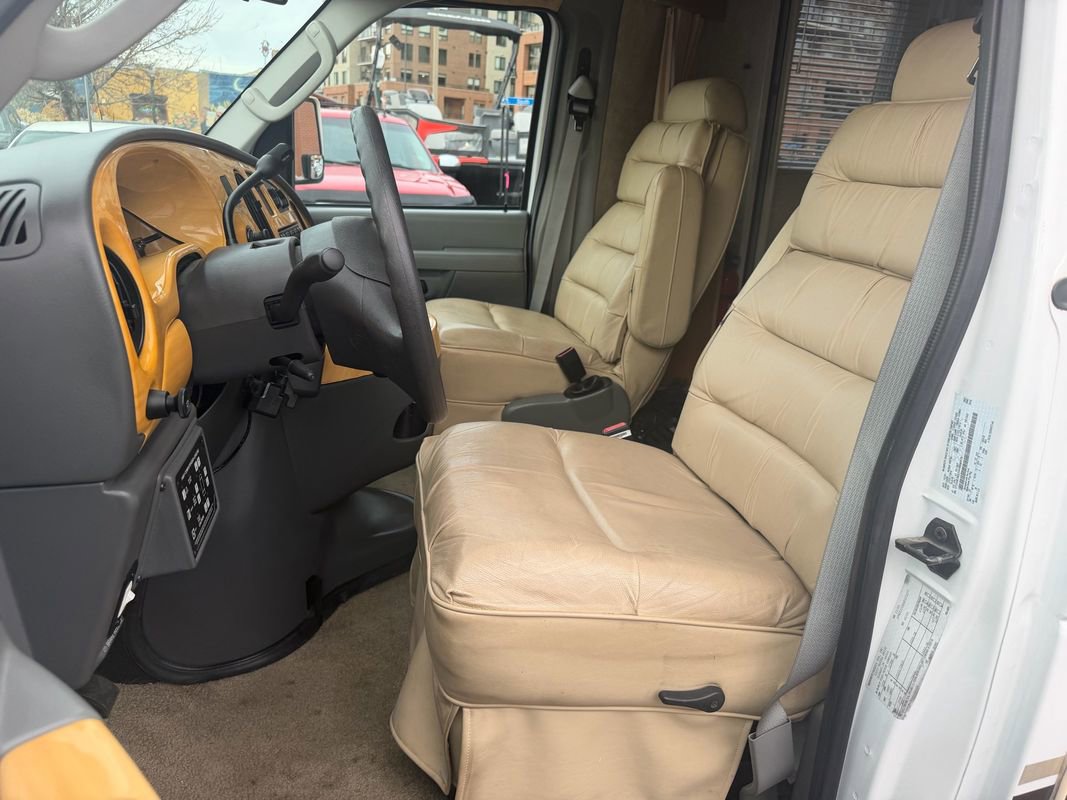 Used 2006 Ford E-350 and Econoline 350 Super Duty image 16