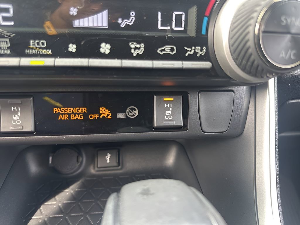 Used 2021 Toyota RAV4 SE image 20