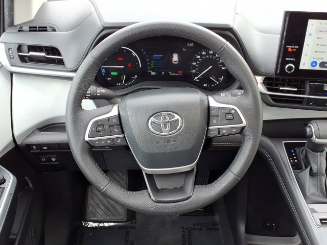Used 2026 Toyota Sienna XLE FWD image 14