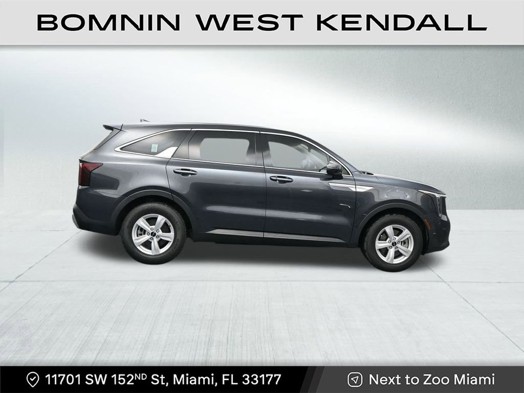 Used 2024 Kia Sorento LX image 6