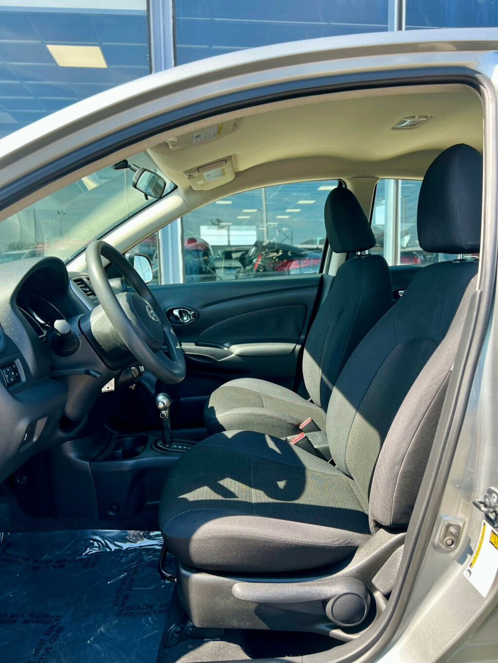Used 2013 Nissan Versa SV FWD image 14