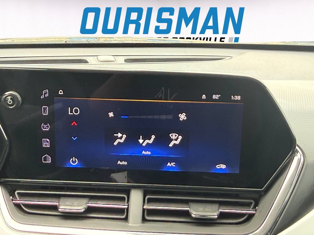 Used 2025 Chevrolet Trax LT w/ LT Convenience Package FWD image 14