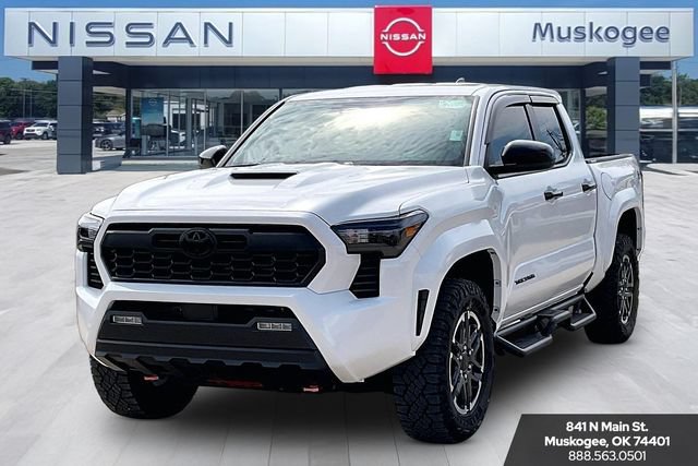 Used 2025 Toyota Tacoma TRD Sport AWD/4WD image 3
