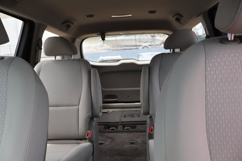 Used 2016 Kia Sedona L FWD image 38