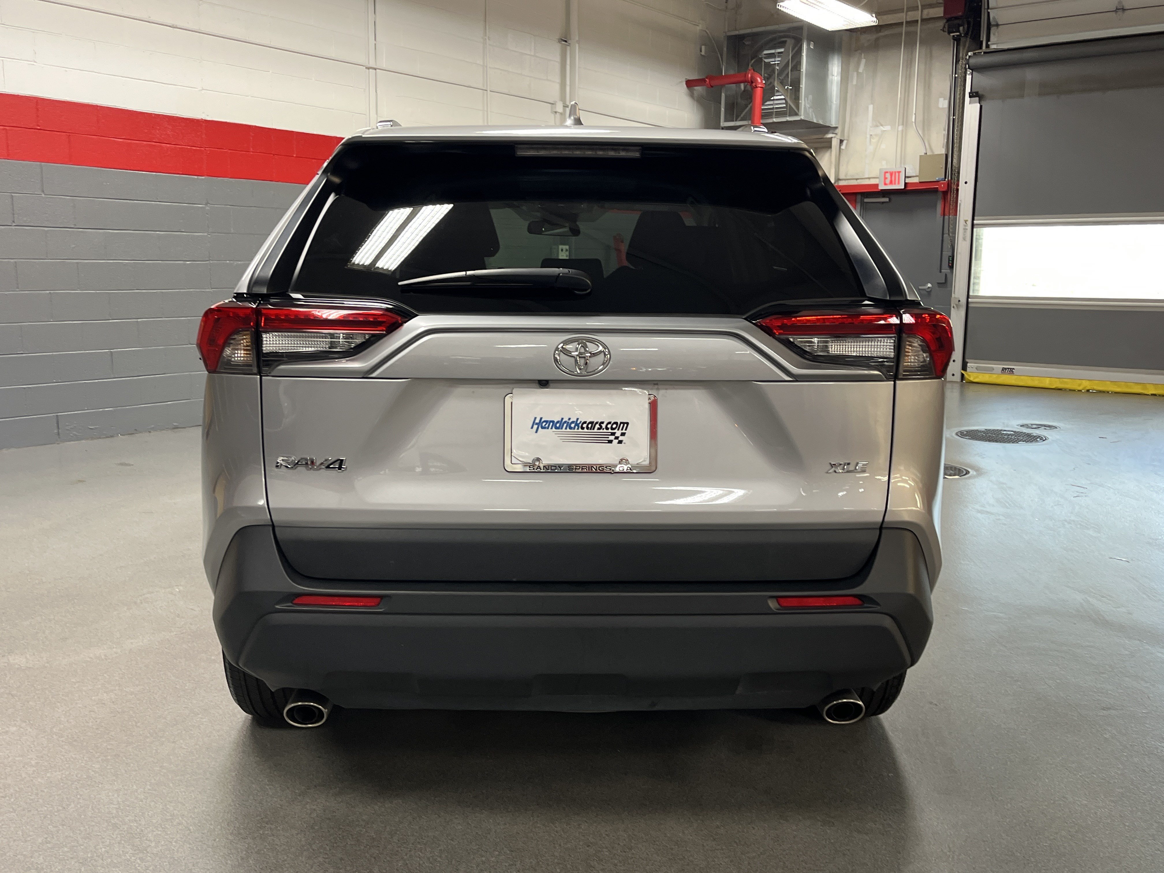 Used 2025 Toyota RAV4 XLE FWD image 9