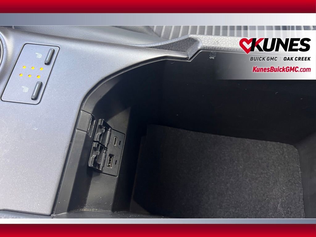 Used 2024 Toyota Camry SE image 25