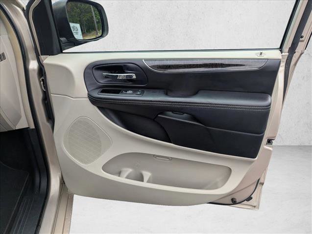 Used 2015 Chrysler Town & Country Touring-L w/ Driver Convenience Group FWD image 26