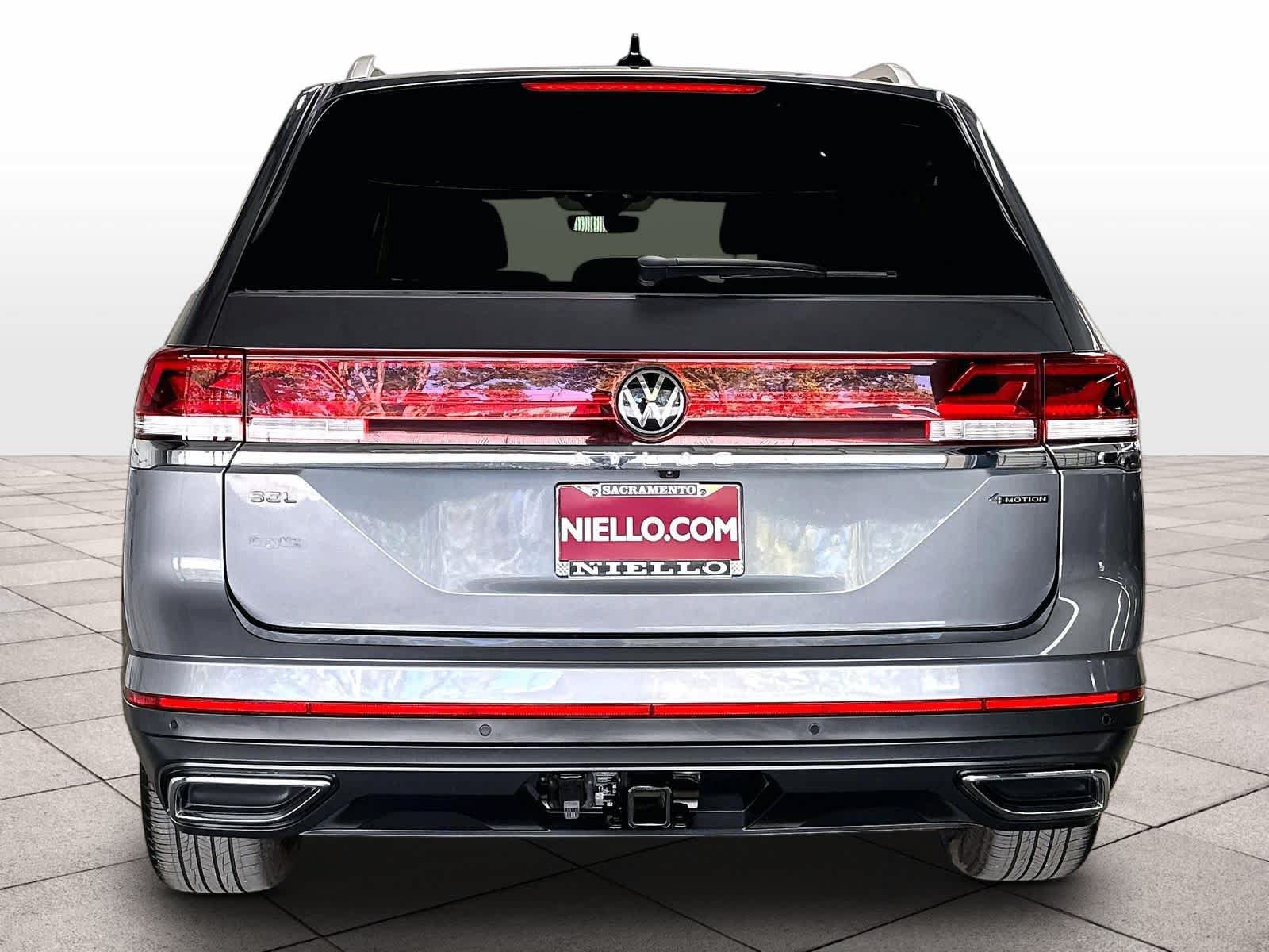 Used 2024 Volkswagen Atlas SEL AWD/4WD image 8