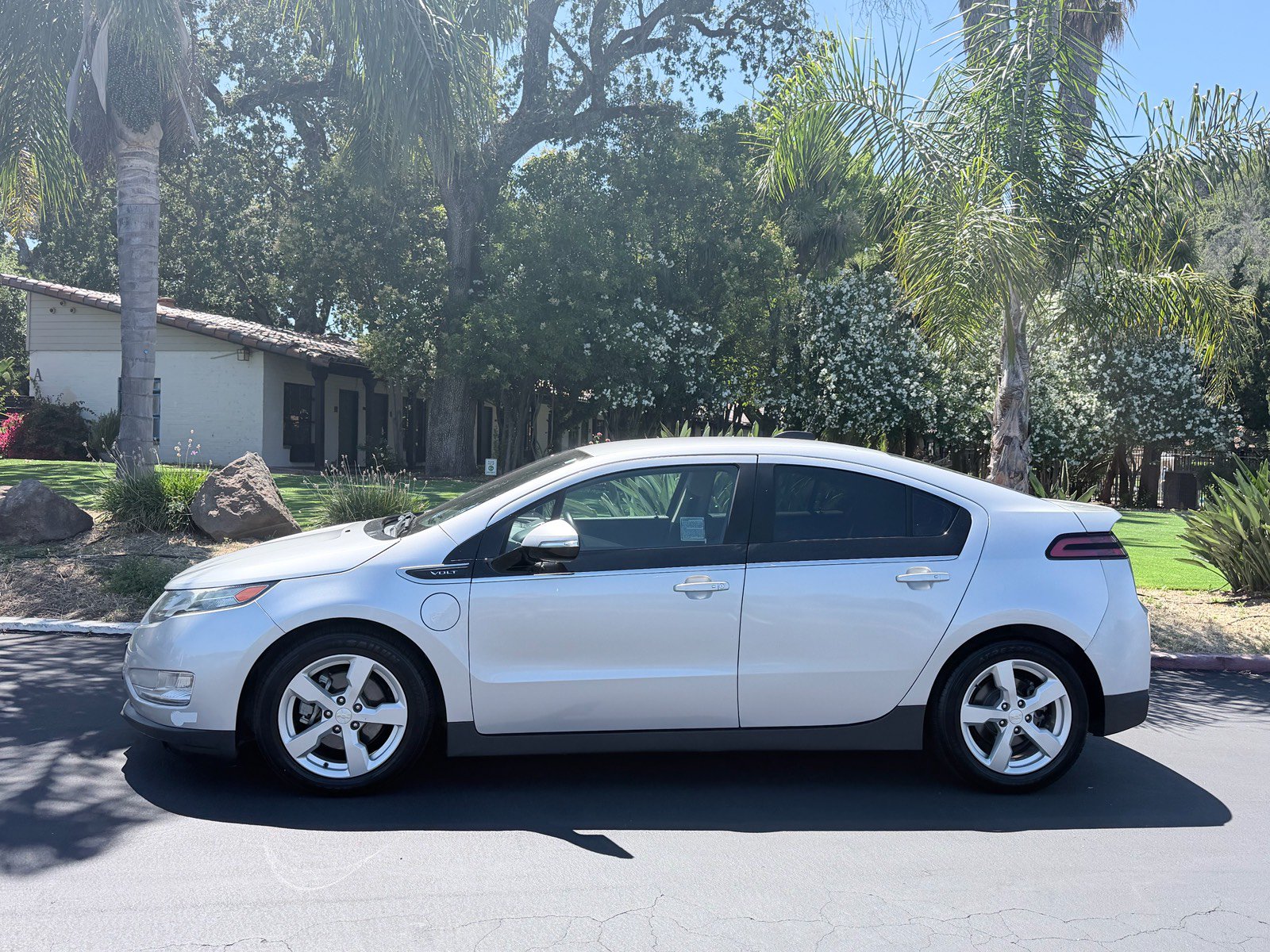 Used 2015 Chevrolet Volt w/ Enhanced Safety Package 1 FWD image 2