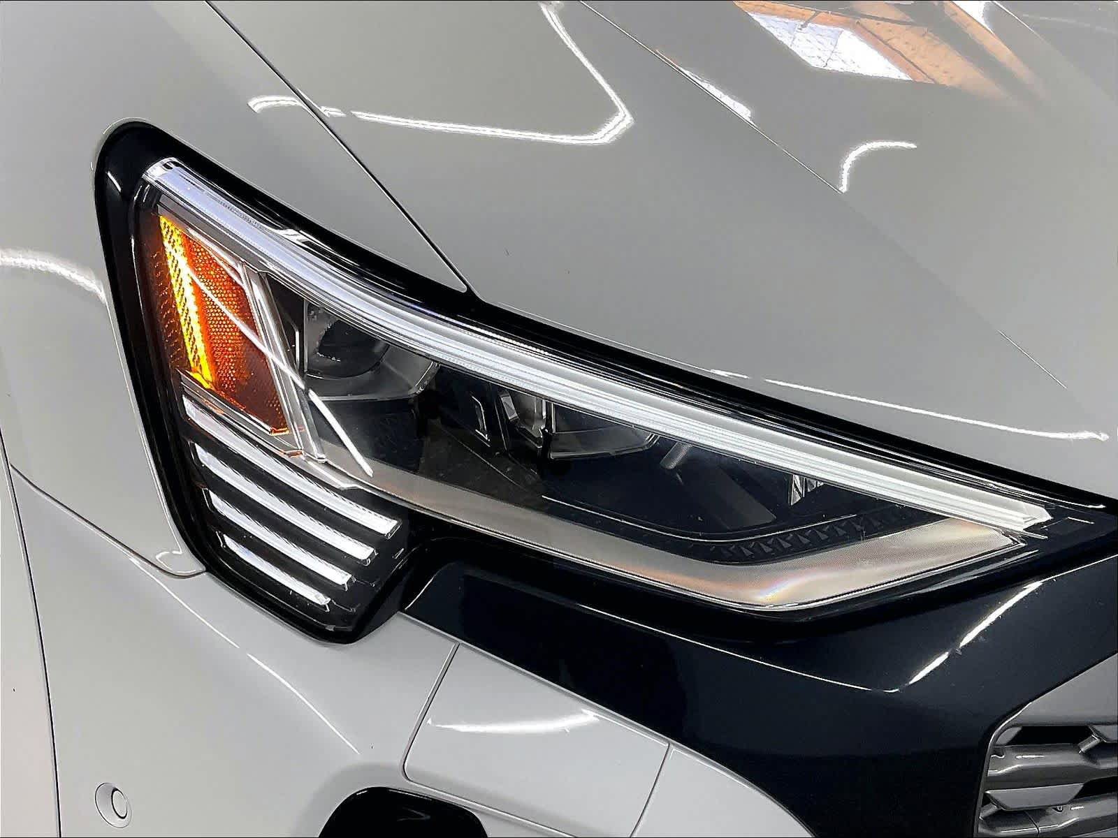 Certified 2024 Audi Q8 e-tron Premium Plus w/ Premium Plus Package AWD/4WD image 28