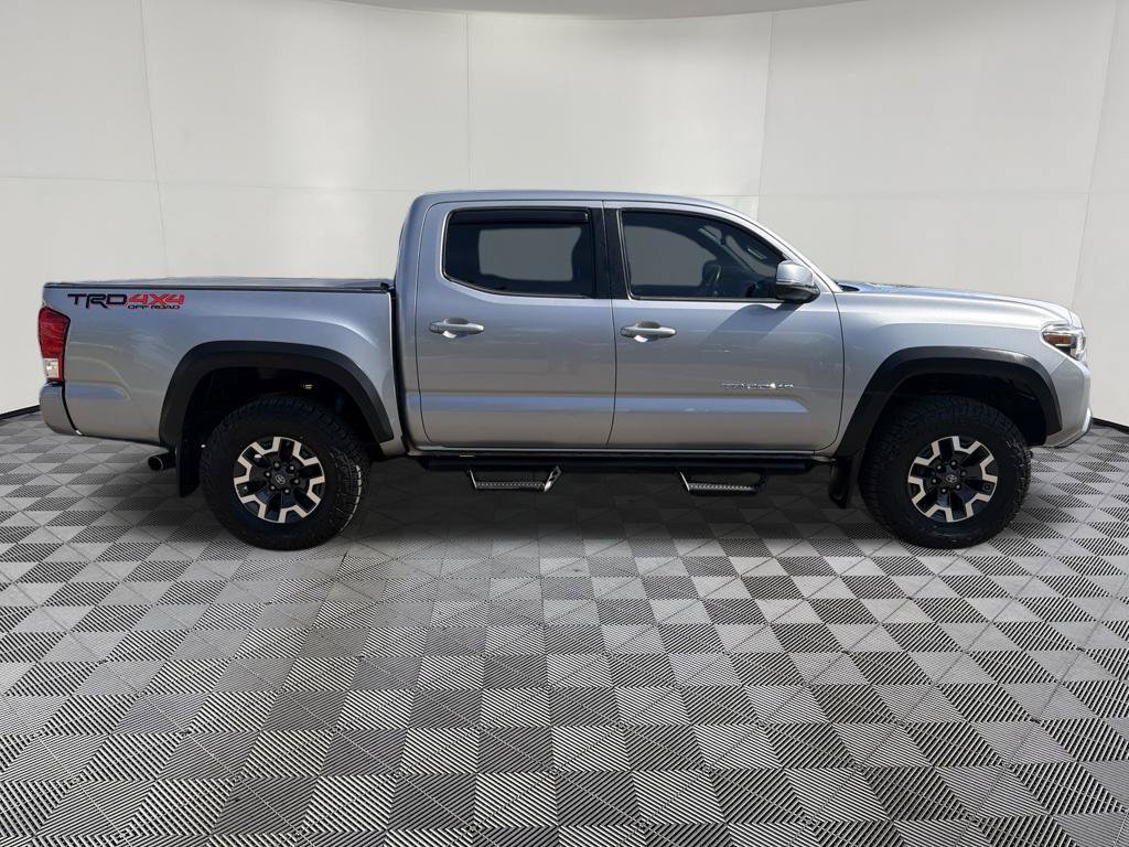 Used 2018 Toyota Tacoma TRD Off-Road w/ Technology Package AWD/4WD image 8