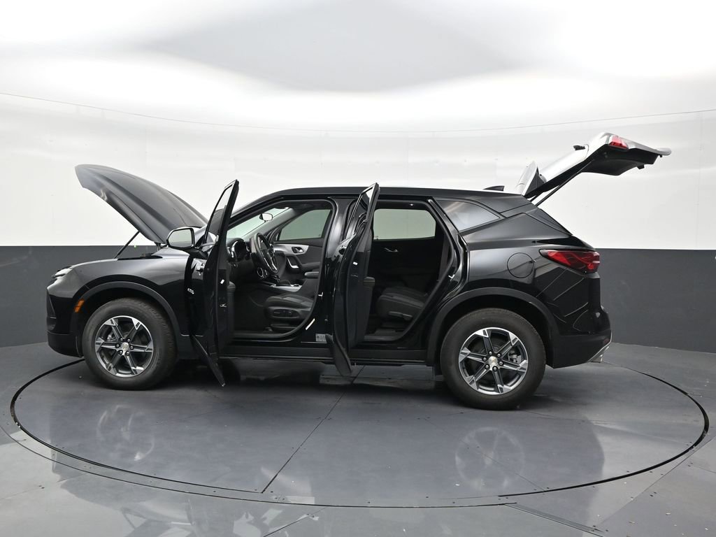 Used 2025 Chevrolet Blazer LT FWD image 30