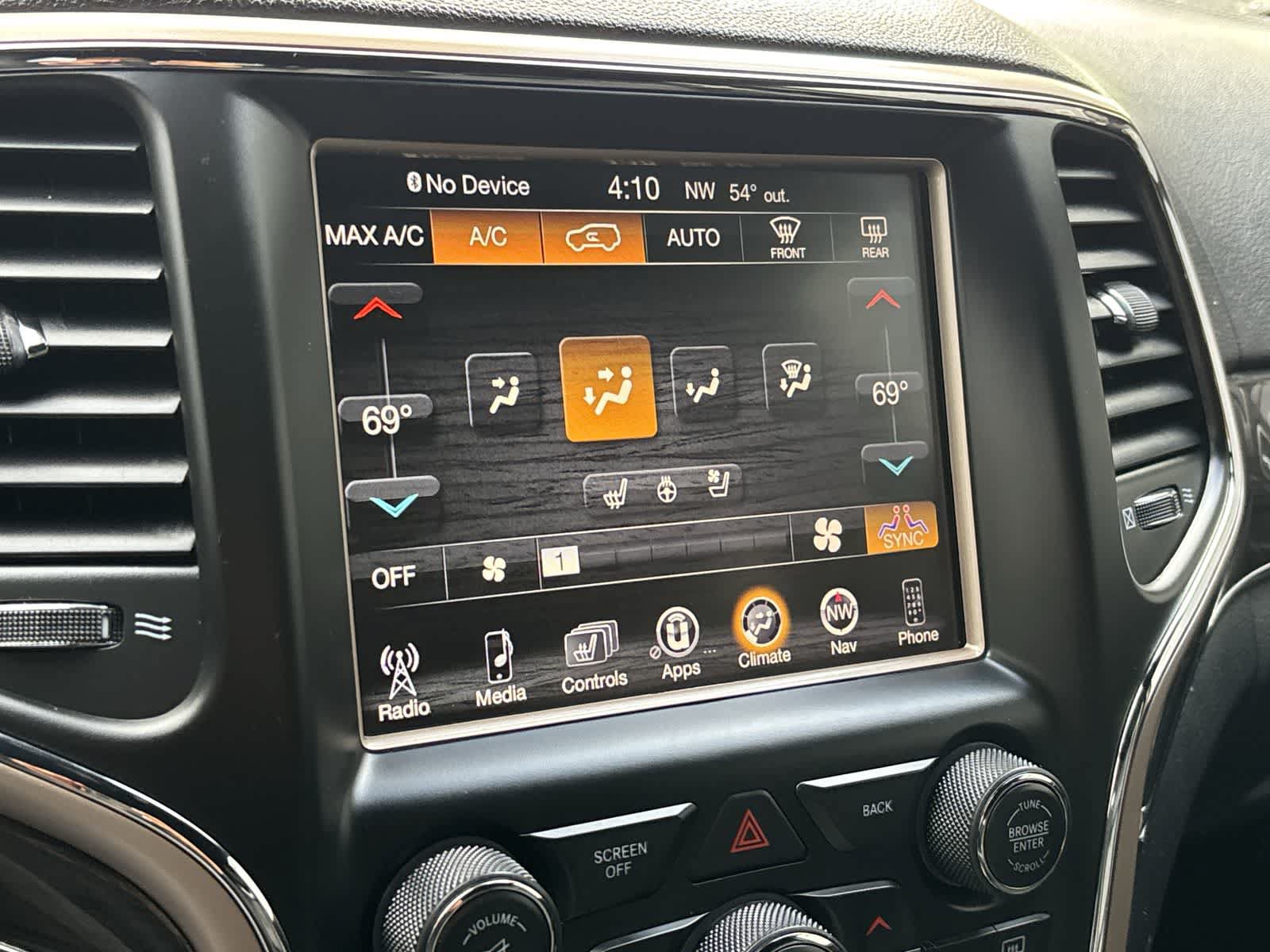 Used 2015 Jeep Grand Cherokee Overland w/ Advanced Technology Group AWD/4WD image 22