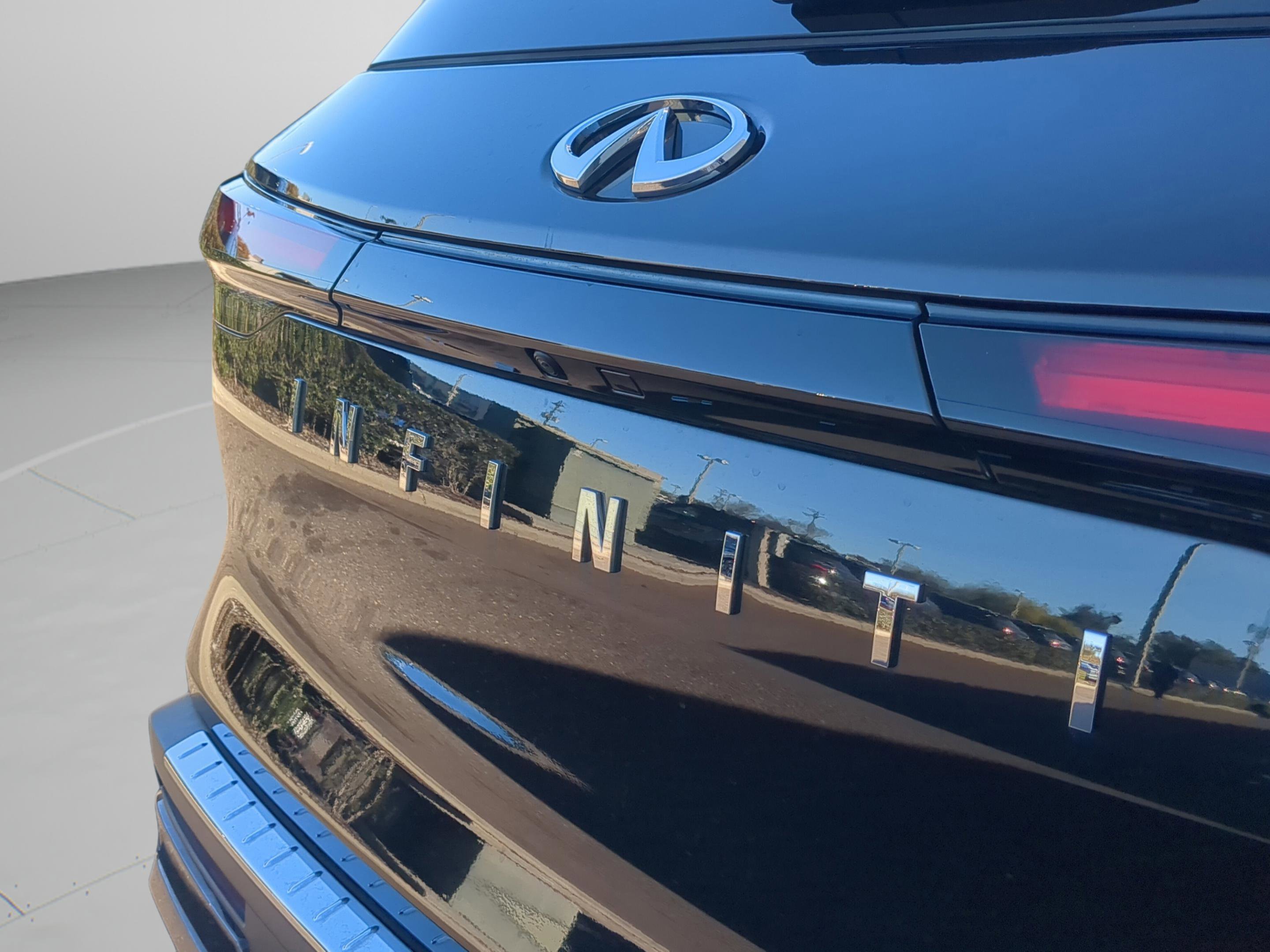 Used 2025 INFINITI QX60 Pure w/ Cargo Package image 7