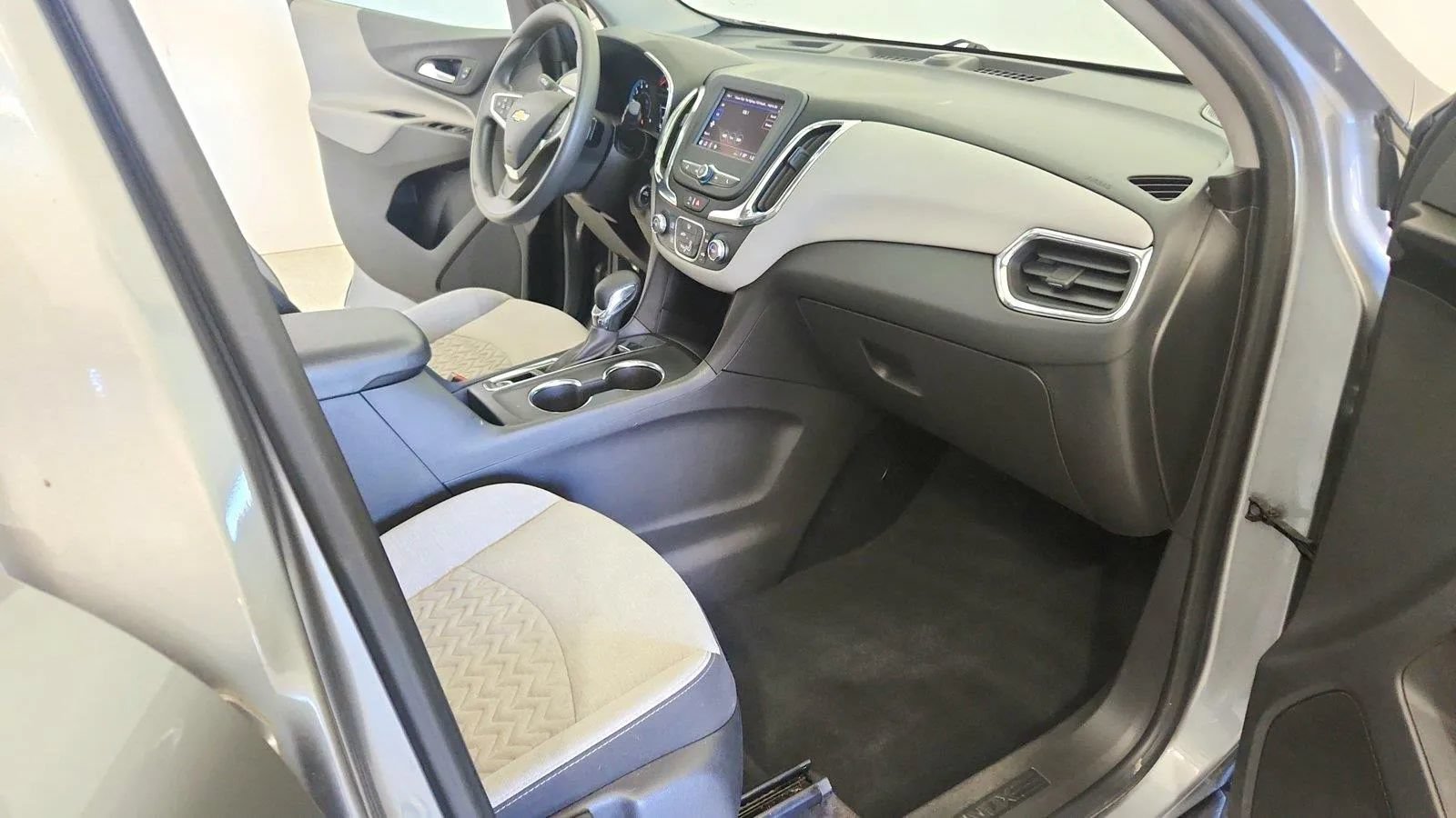Used 2023 Chevrolet Equinox LS FWD image 27