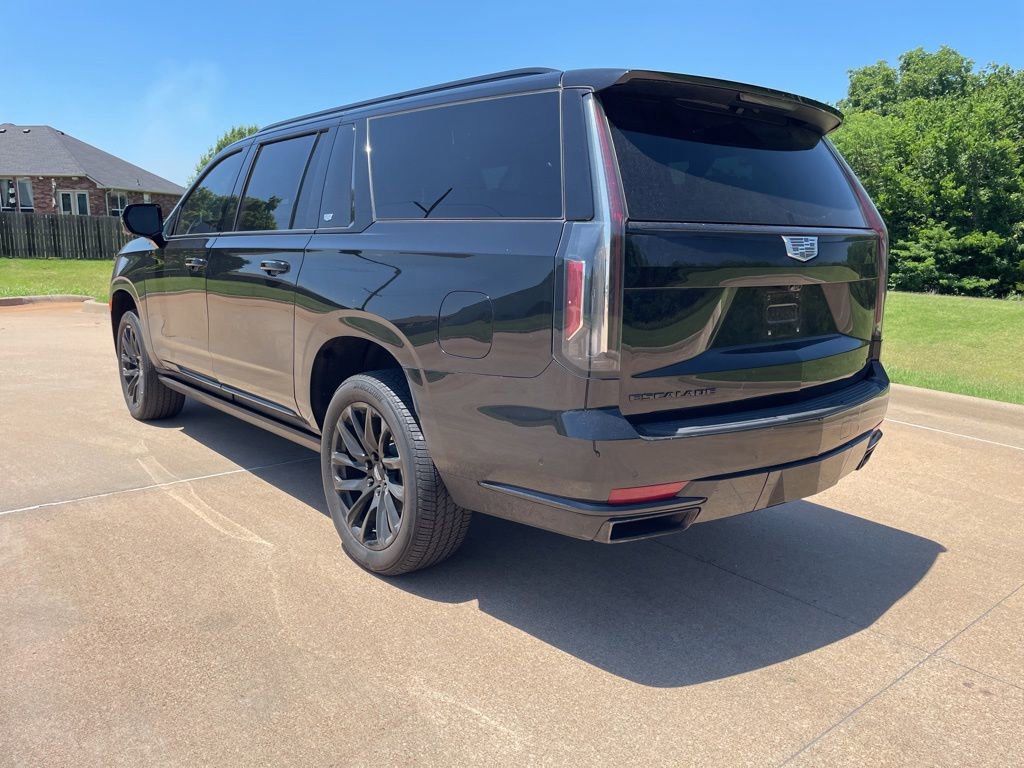 Used 2024 Cadillac Escalade ESV Sport Platinum w/ LPO, ONYX Package AWD/4WD image 3