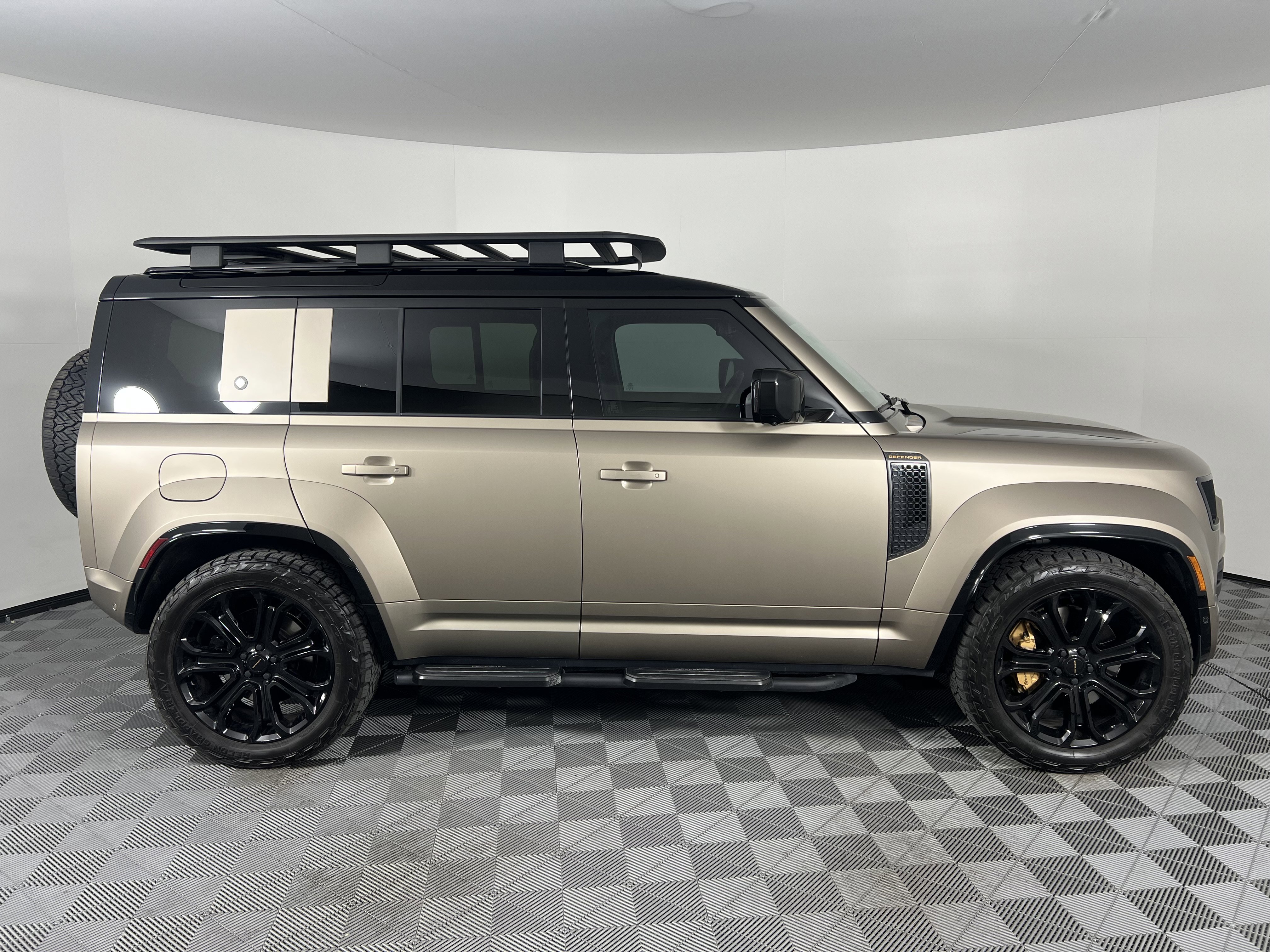 Used 2026 Land Rover Defender 110 OCTA image 13