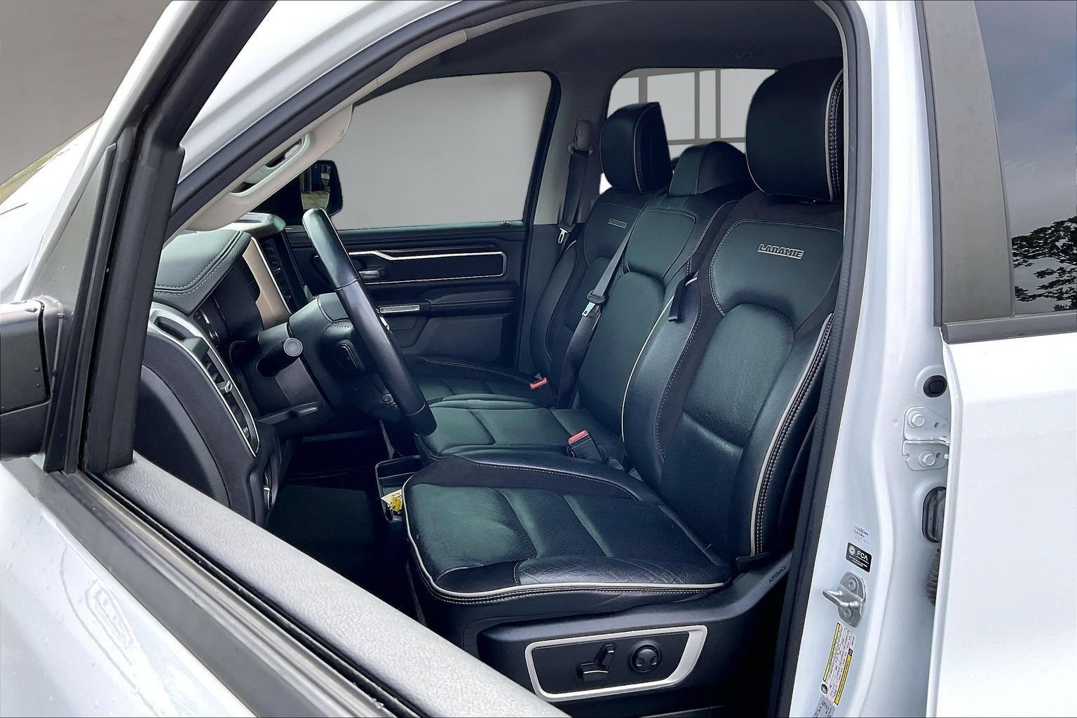 Used 2022 RAM 1500 Laramie w/ Off Road Group AWD/4WD image 21
