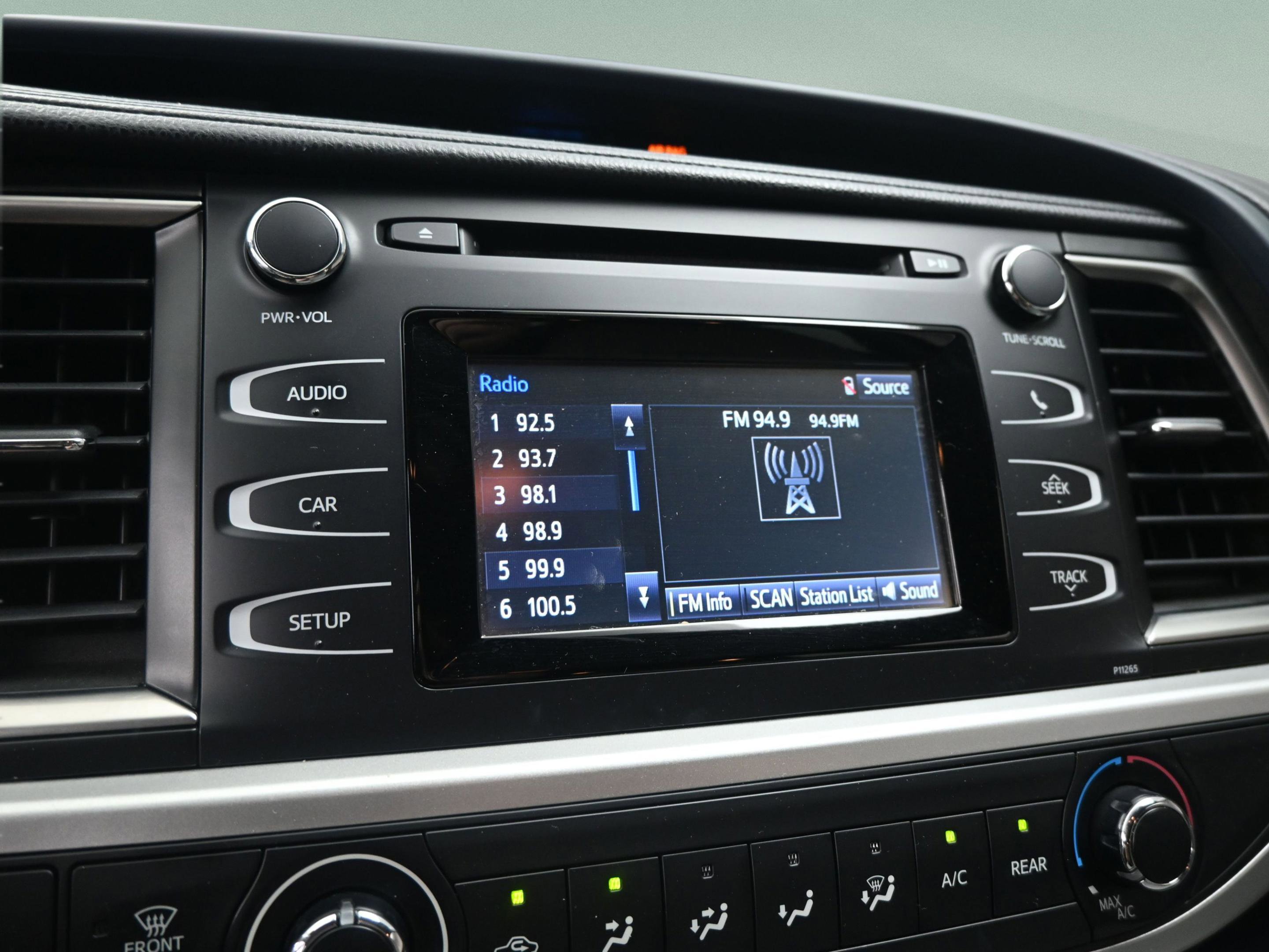 Used 2016 Toyota Highlander LE image 28