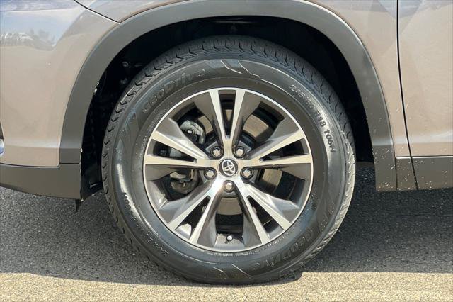 Certified 2019 Toyota Highlander Plus FWD image 31