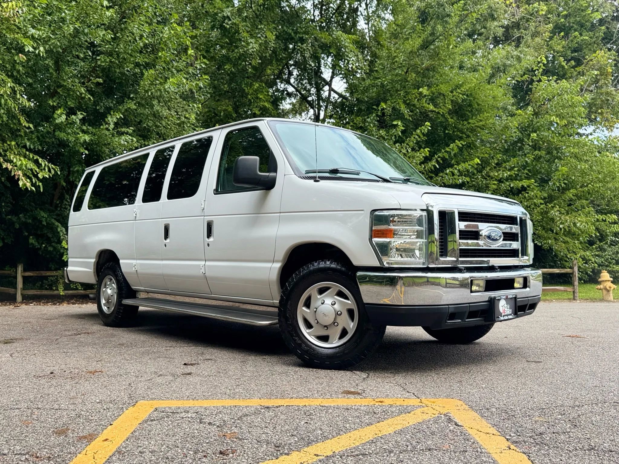 Used 2014 Ford E-350 and Econoline 350 XLT image 3