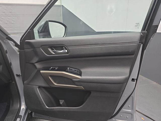 Used 2024 Nissan Pathfinder Platinum image 53