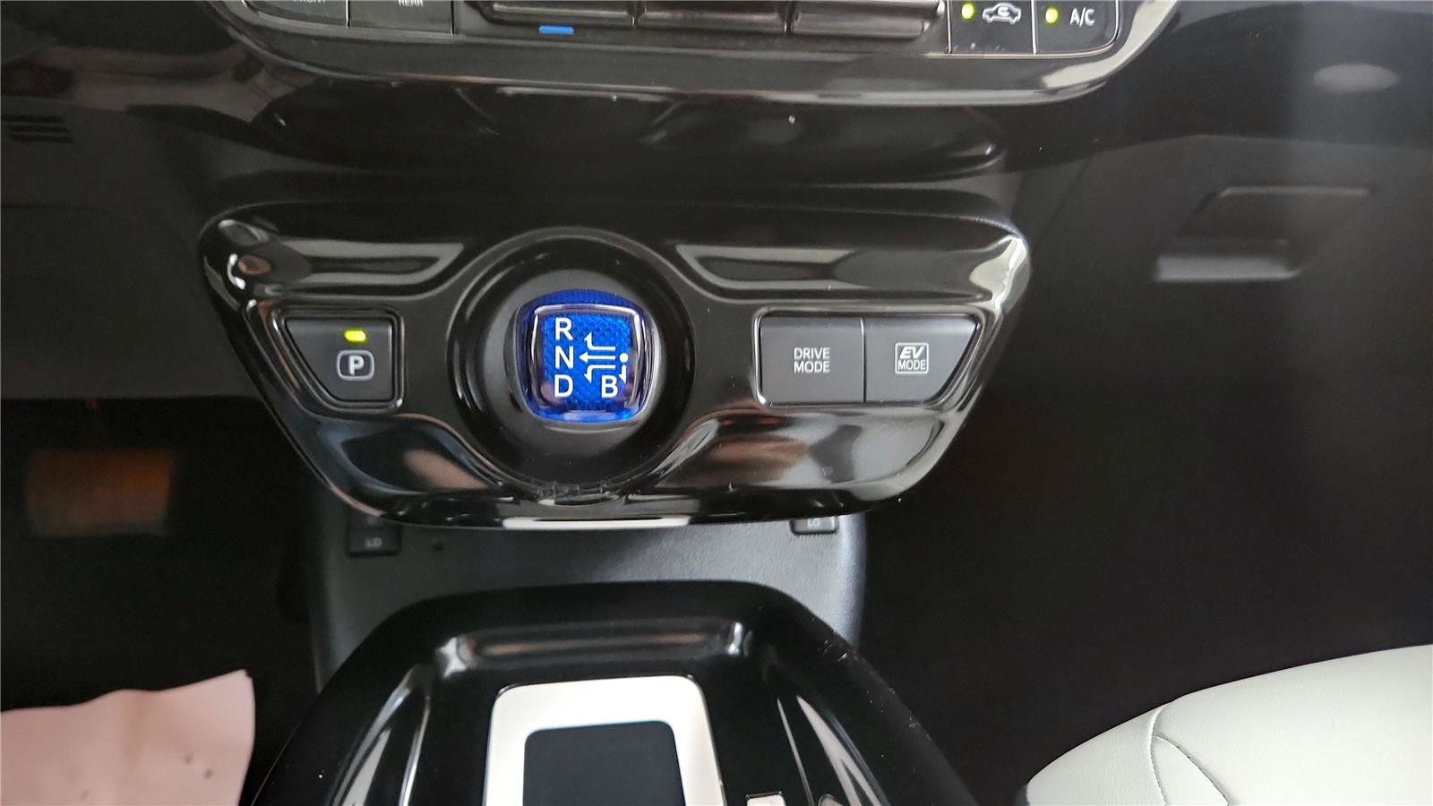 Used 2016 Toyota Prius Four image 28