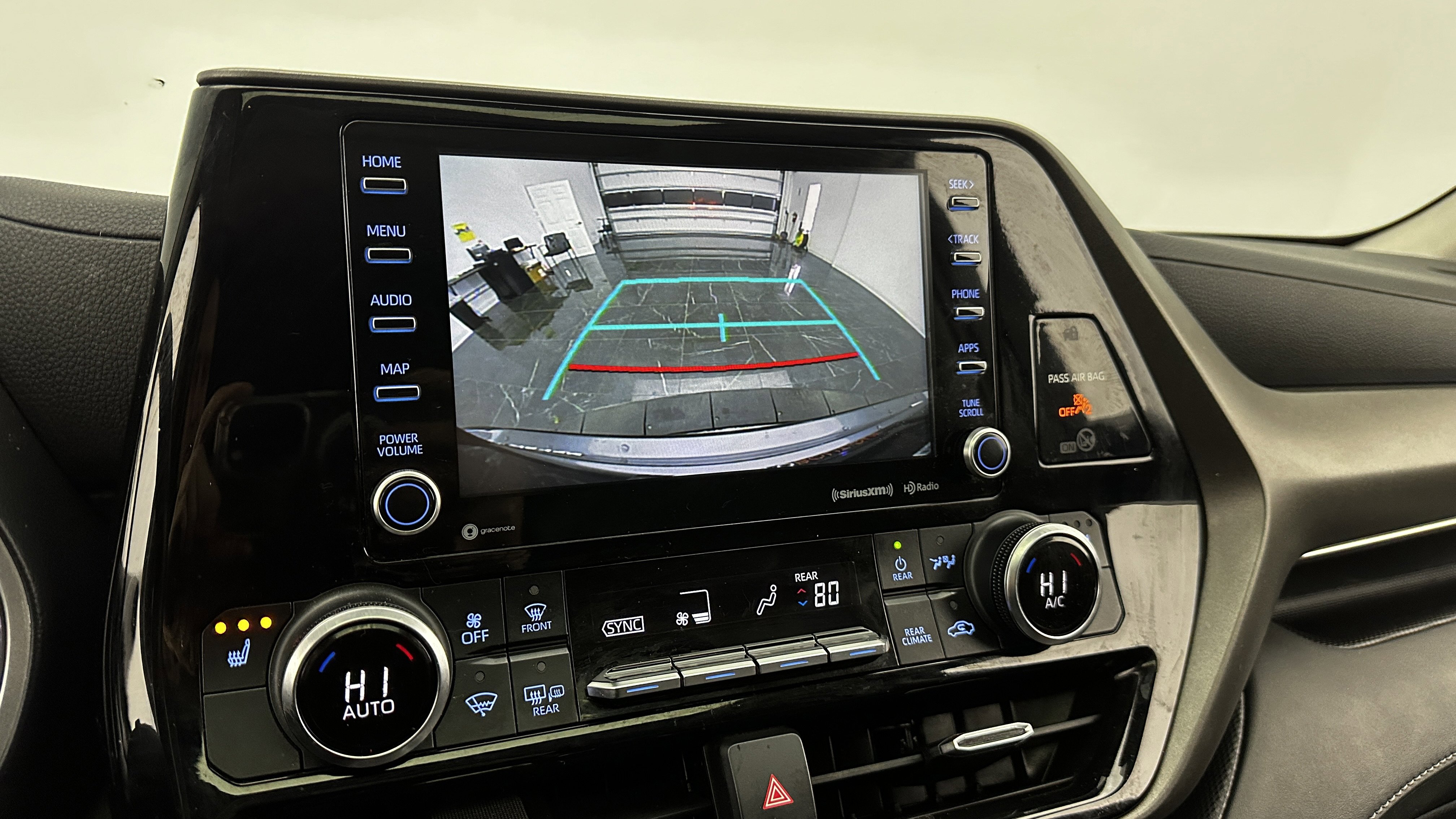 Used 2022 Toyota Highlander XLE image 19